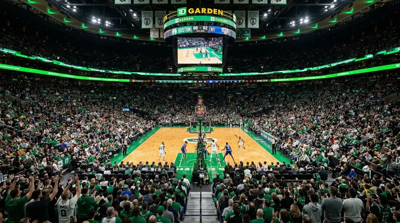 Interior do TD Garden em jogo dos Boston Celtics com bancadas cheias de adeptos