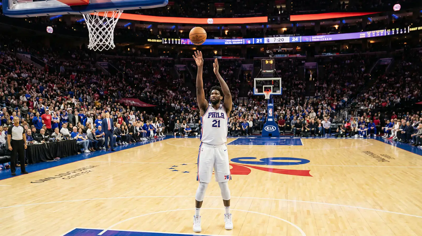 Jogador de basquetebol NBA em lançamento na linha de lance livre num pavilhão profissional